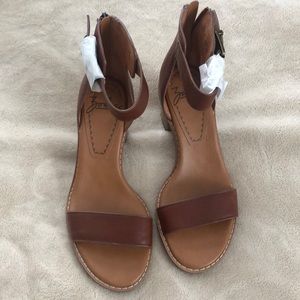 Zodiac Brown Leather Block Heel Sandal sz 6